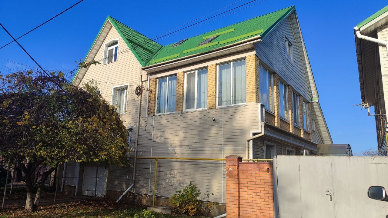 Продаж будинку 320 м²