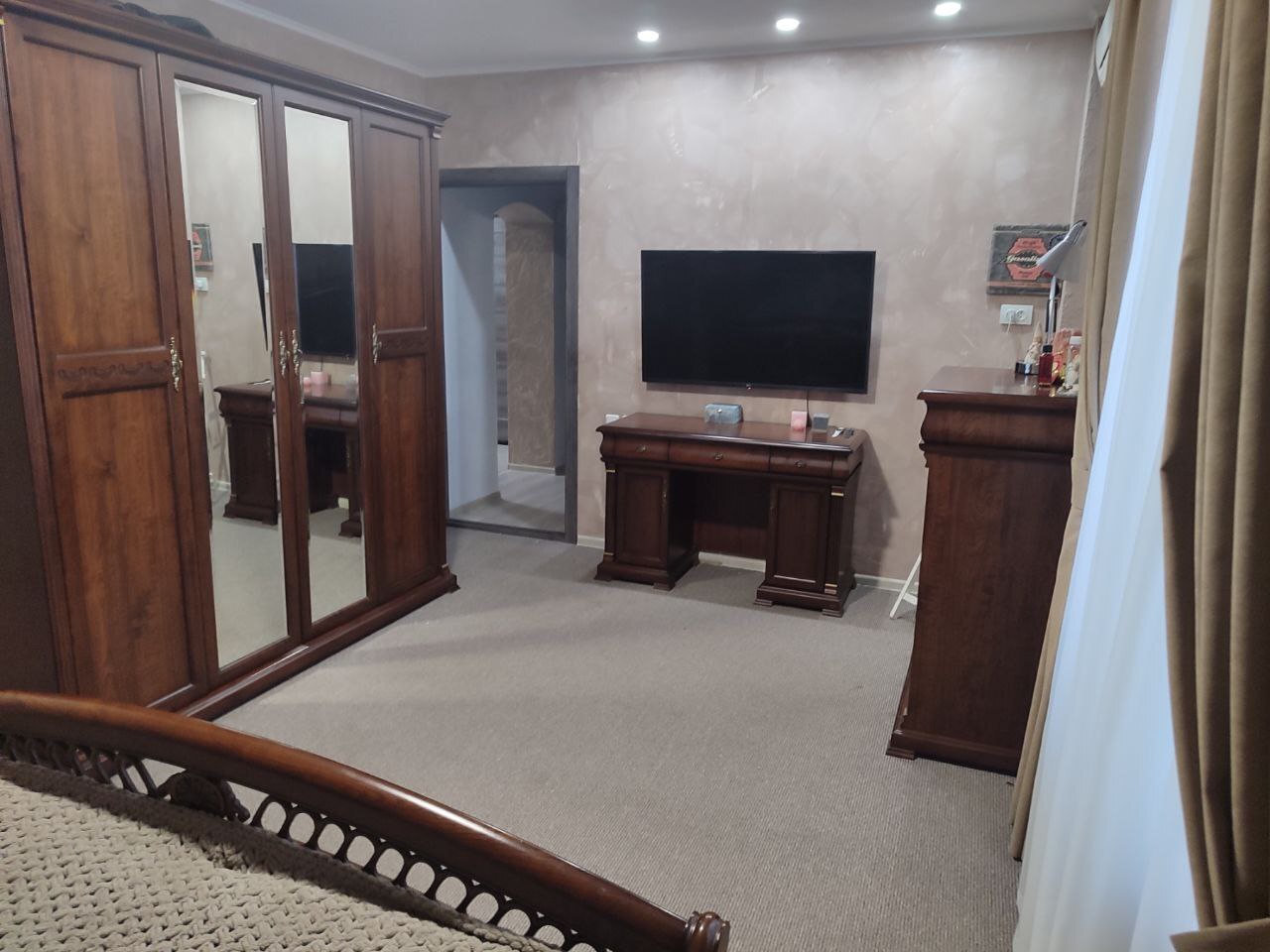 Продаж будинку 320 м²