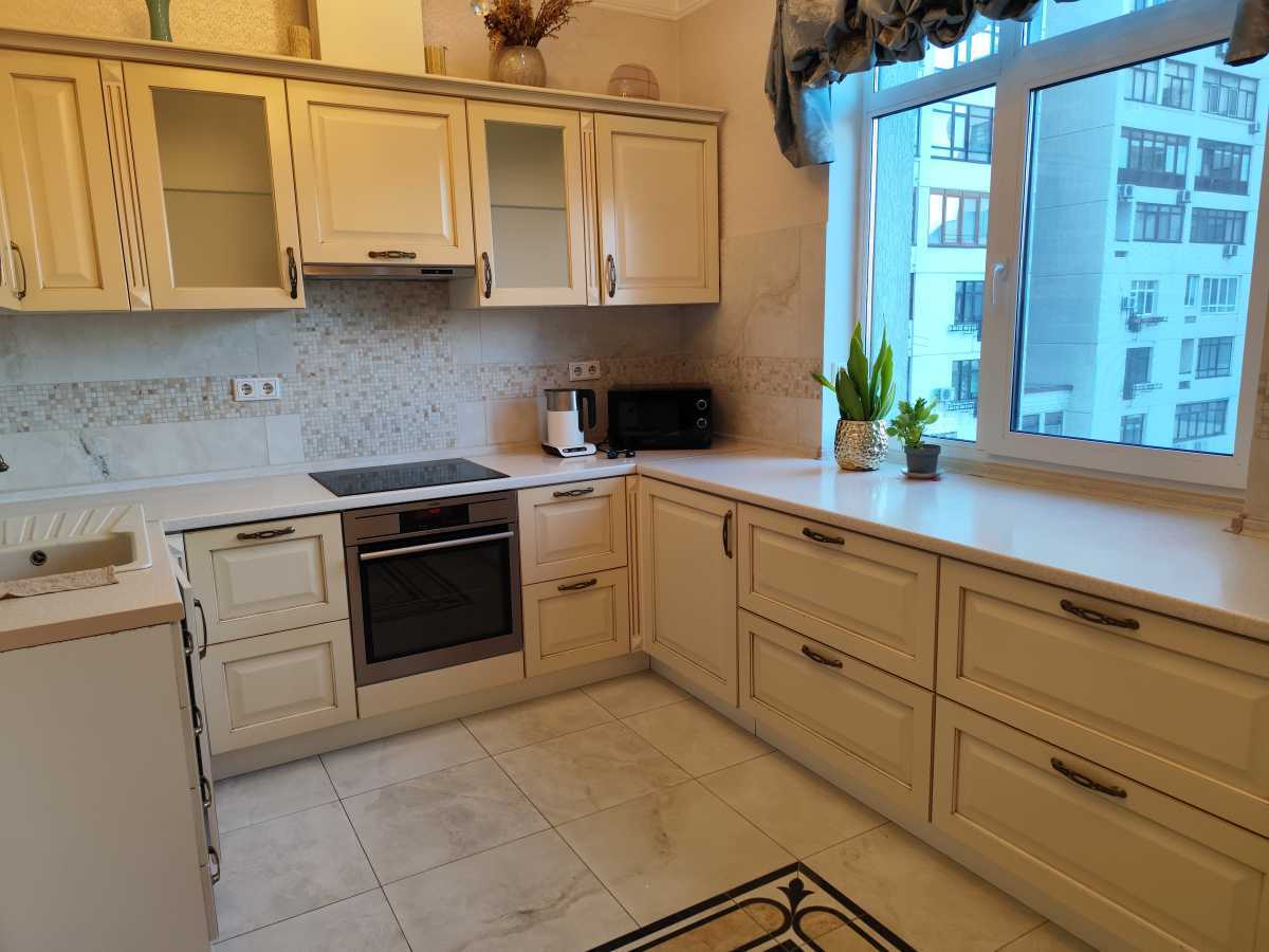 Аренда 3-комнатной квартиры 157 м², Евгения Коновальца ул., 44А