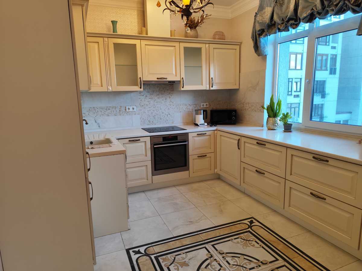 Аренда 3-комнатной квартиры 157 м², Евгения Коновальца ул., 44А