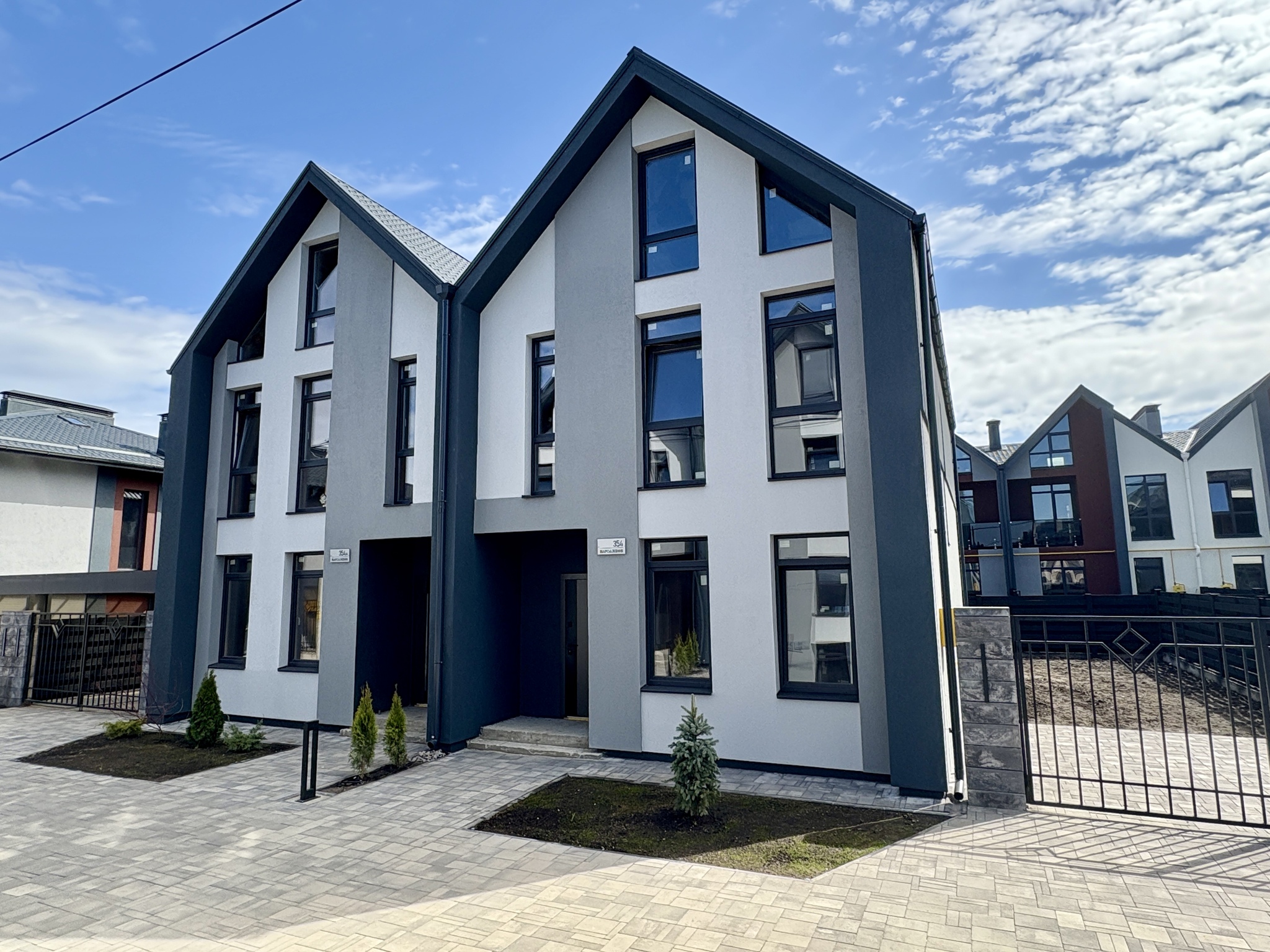 Дуплекс 114м, Розтермінування, газ/каналізація, забудовник