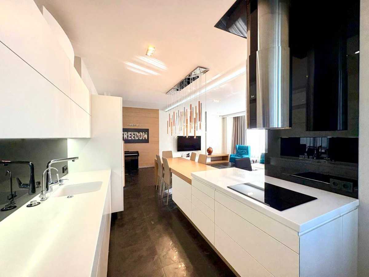 Аренда 3-комнатной квартиры 120 м², Василия Тютюнника ул., 37/1