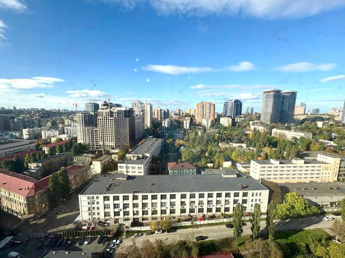 Аренда 3-комнатной квартиры 120 м², Василия Тютюнника ул., 37/1