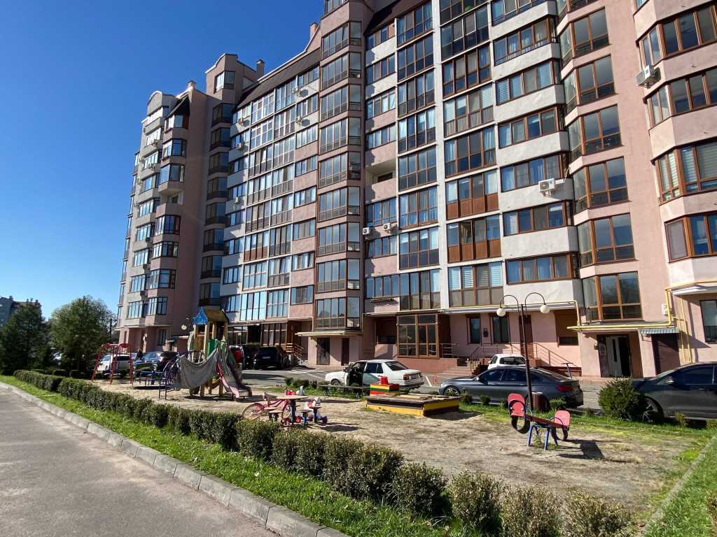 Продажа 3-комнатной квартиры 131.5 м², Парковая ул., 2/2