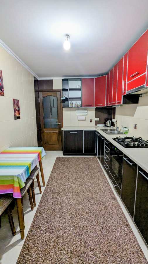 Продажа 3-комнатной квартиры 70 м², Державності (Жадова), 20