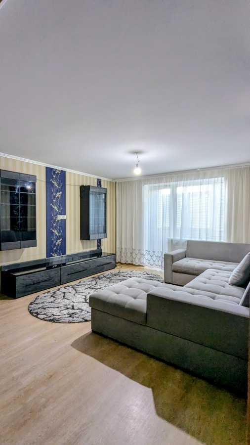 Продажа 3-комнатной квартиры 70 м², Державності (Жадова), 20