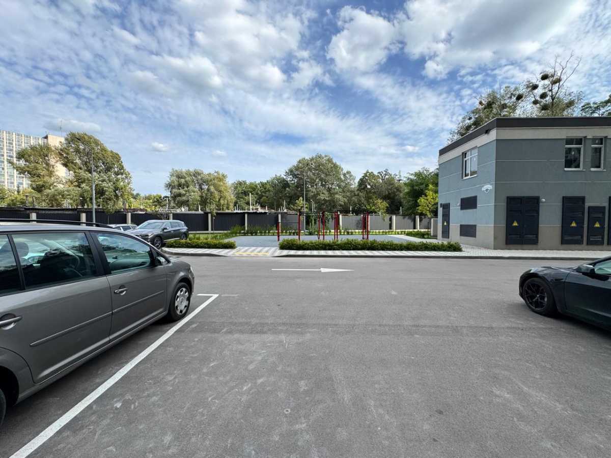 Продаж 1-кімнатної квартири 27 м², Академіка Глушкова просп., 42