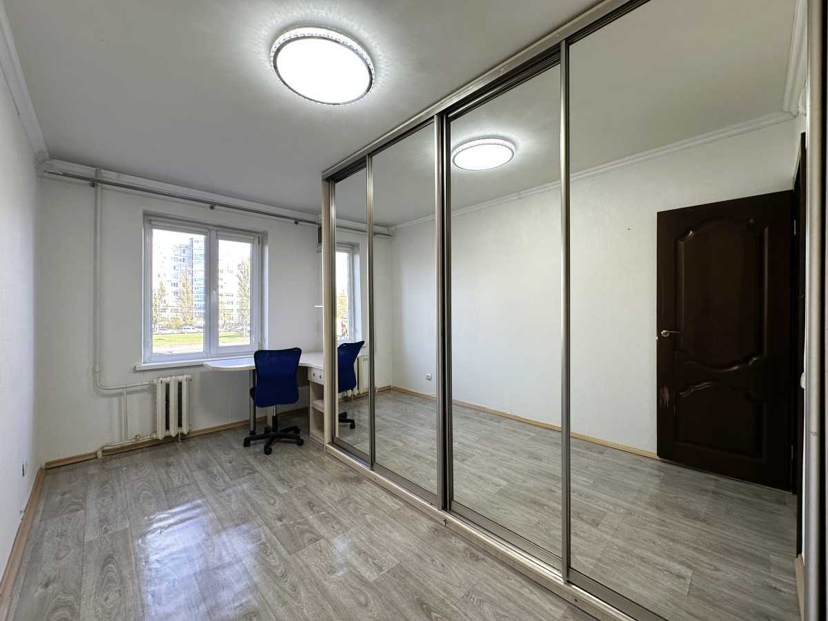 Продажа 3-комнатной квартиры 56 м², Миропольская ул., 3