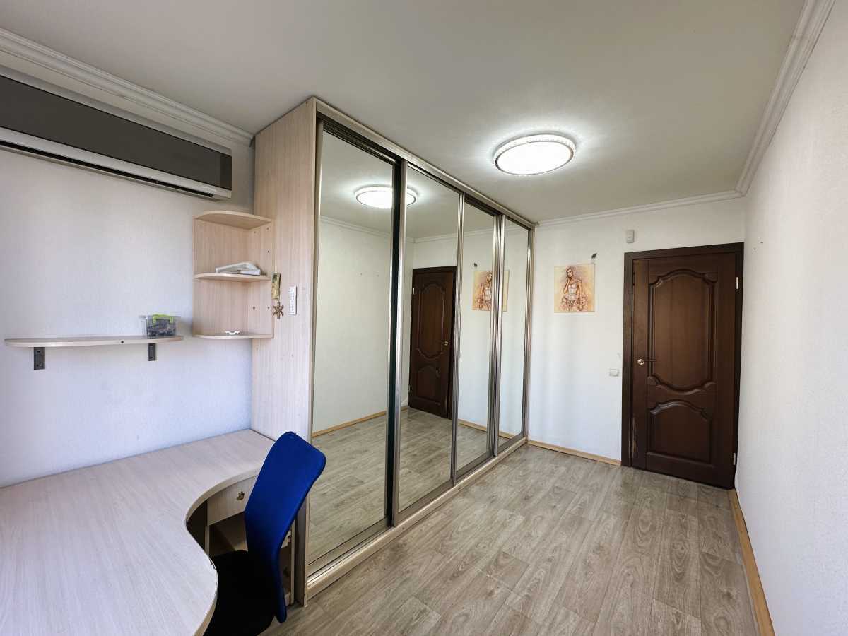 Продажа 3-комнатной квартиры 56 м², Миропольская ул., 3