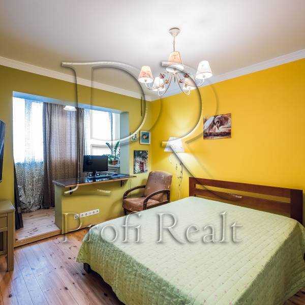 Продаж 3-кімнатної квартири 72 м², Булгакова вул., 3