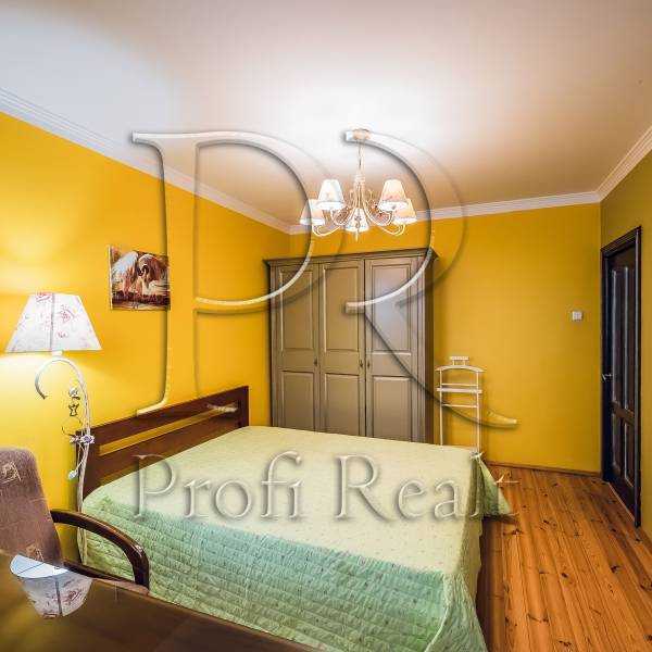 Продаж 3-кімнатної квартири 72 м², Булгакова вул., 3