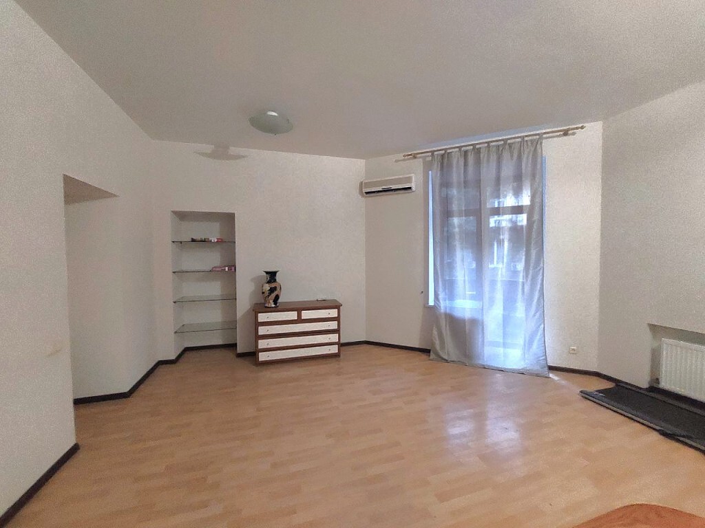 Аренда 2-комнатной квартиры 78 м², Екатерининская пл., 5