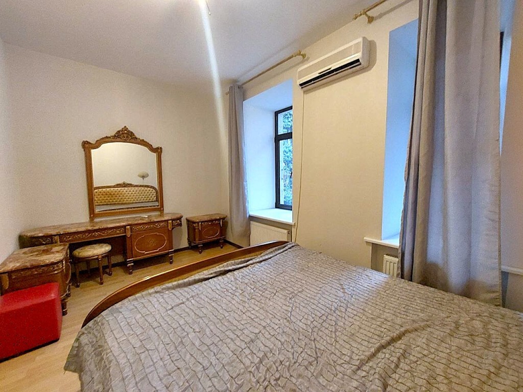 Аренда 2-комнатной квартиры 78 м², Екатерининская пл., 5