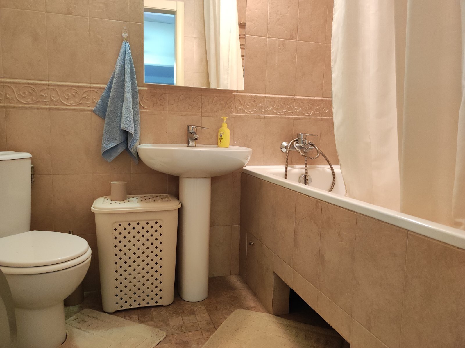 Аренда 3-комнатной квартиры 68 м², Чаривная ул., 125