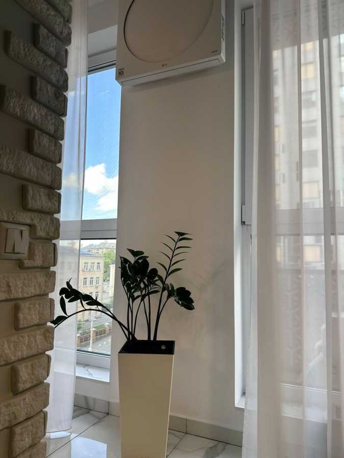 Аренда 1-комнатной квартиры 51 м², Владимира Антоновича ул., 74