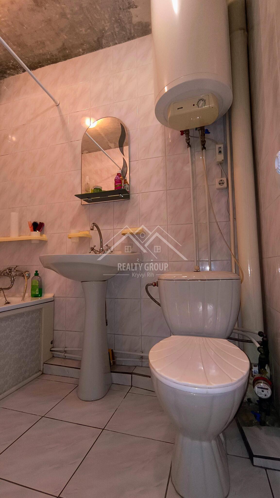 Продажа 3-комнатной квартиры 63 м², 200 летия Кривого Рога просп., 12