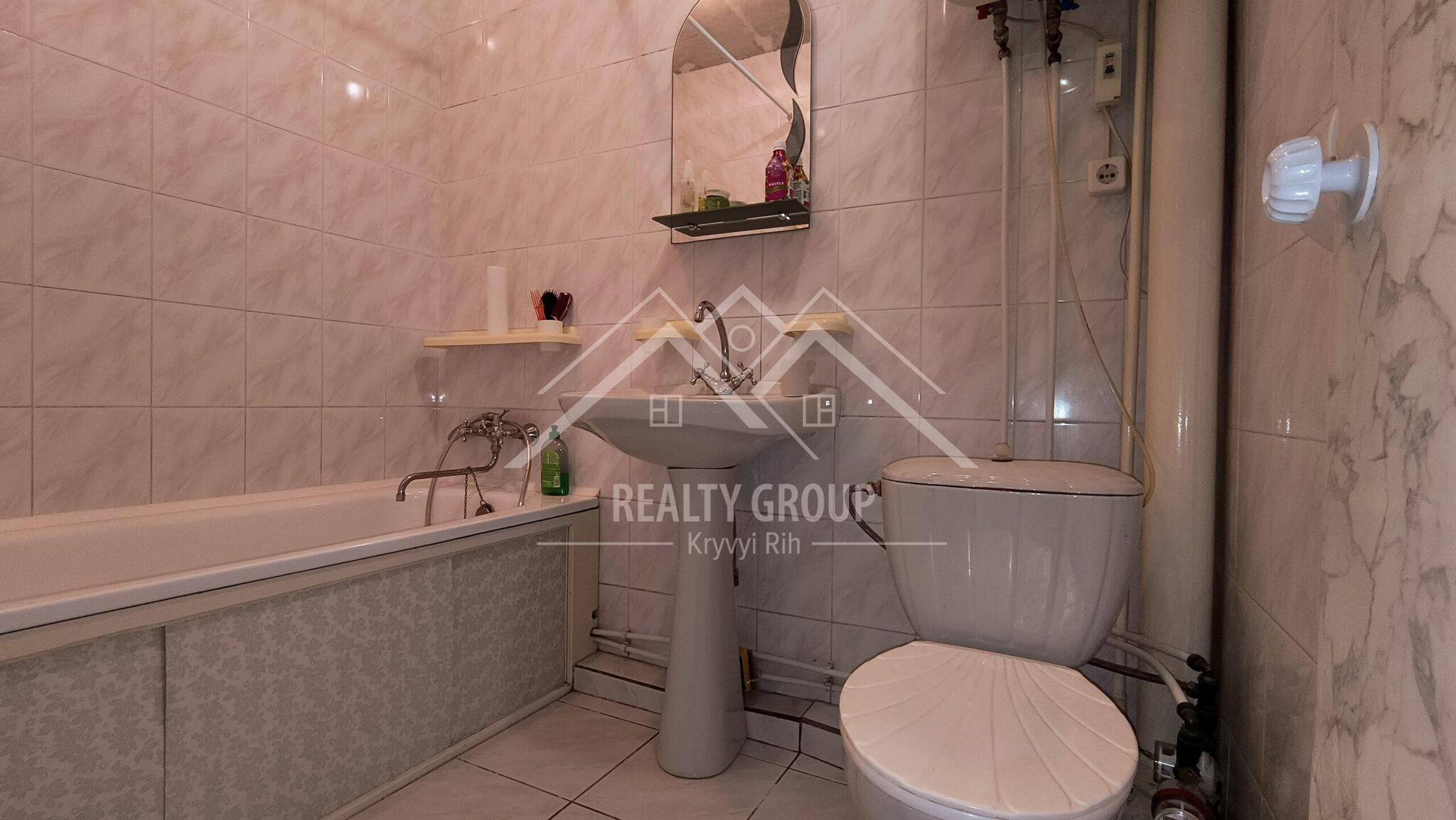 Продажа 3-комнатной квартиры 63 м², 200 летия Кривого Рога просп., 12