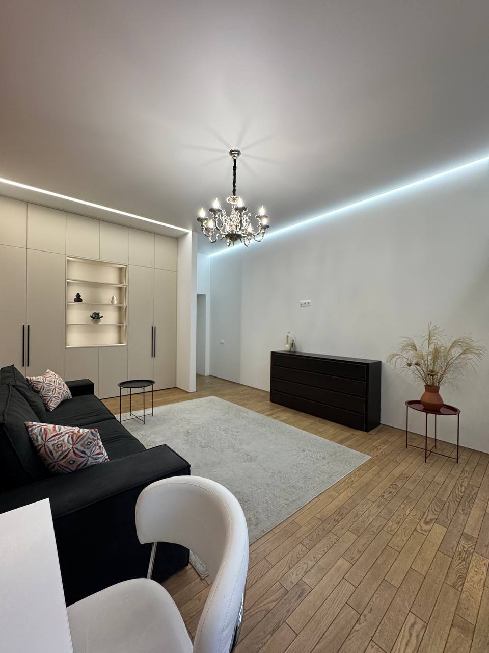 Оренда 3-кімнатної квартири 58 м², Столярова вул.