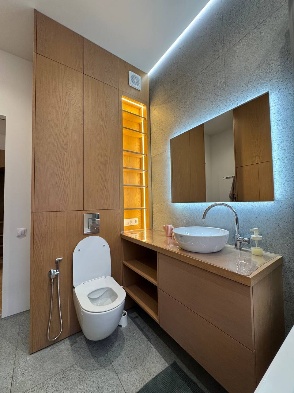 Оренда 3-кімнатної квартири 58 м², Столярова вул.