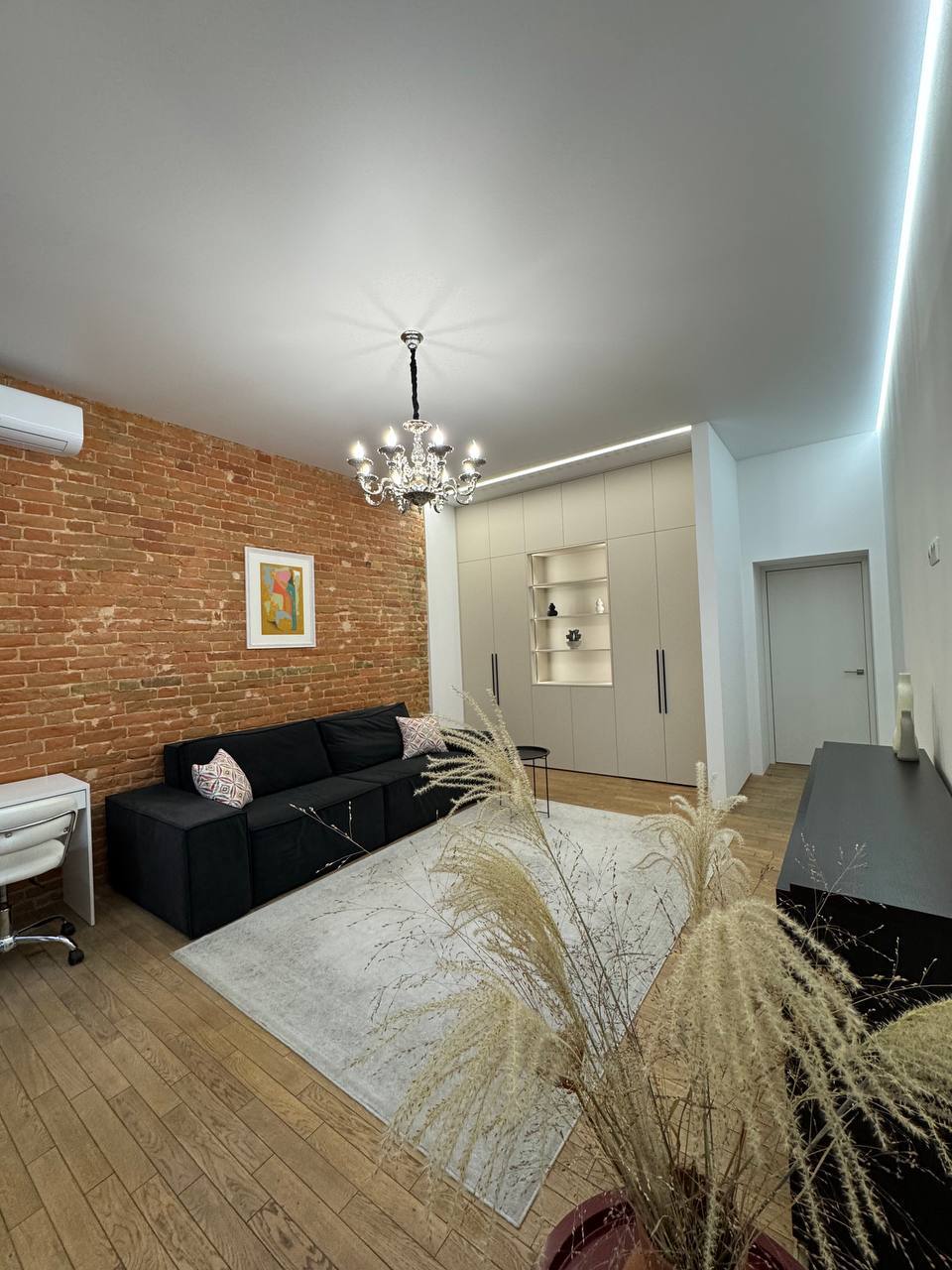 Оренда 3-кімнатної квартири 58 м², Столярова вул.