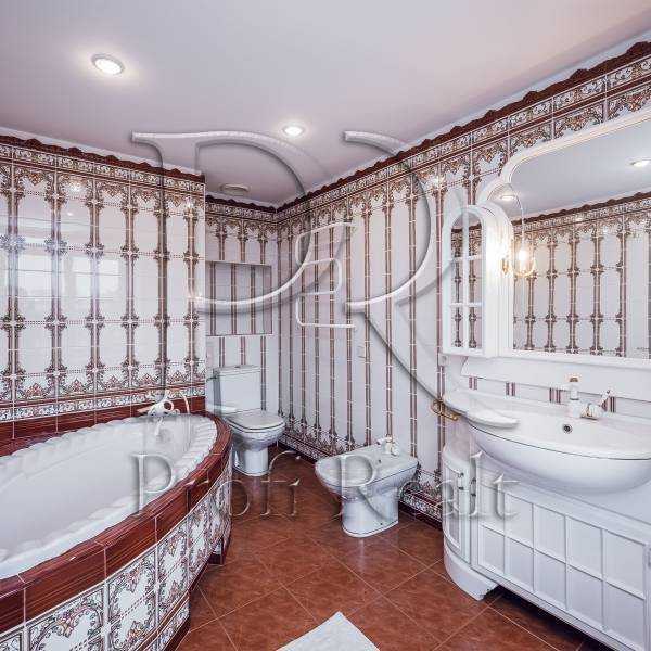 Продажа 3-комнатной квартиры 147 м², Драгоманова ул., 17