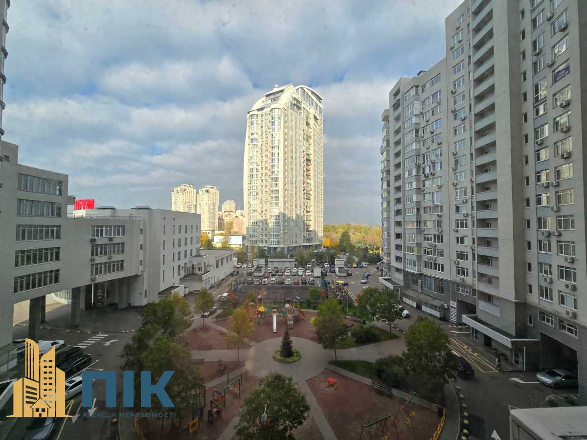 Продажа 3-комнатной квартиры 125 м², Героев Сталинграда просп., 2Д