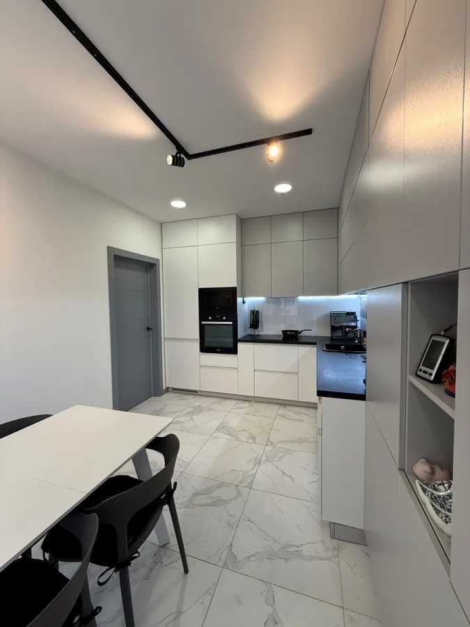 Продажа 3-комнатной квартиры 90 м², Михаила Максимовича ул.