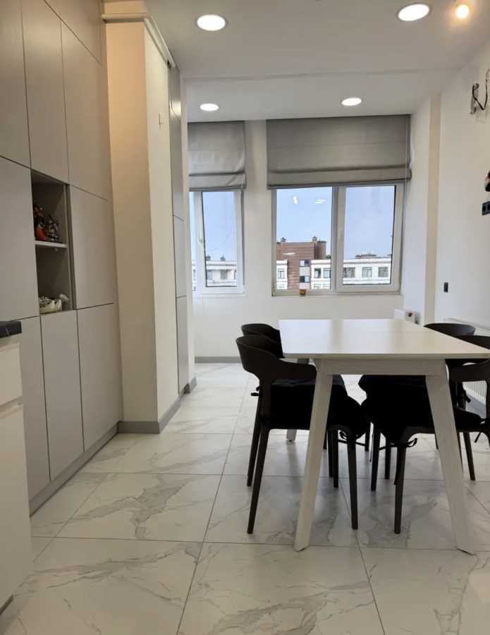 Продажа 3-комнатной квартиры 90 м², Михаила Максимовича ул.