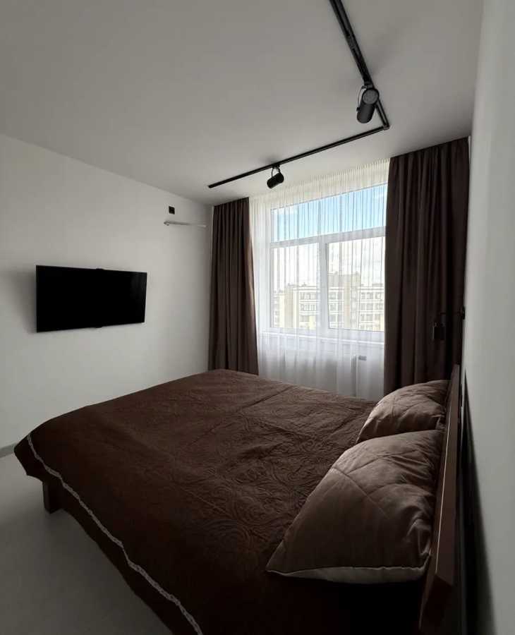 Продажа 3-комнатной квартиры 90 м², Михаила Максимовича ул.