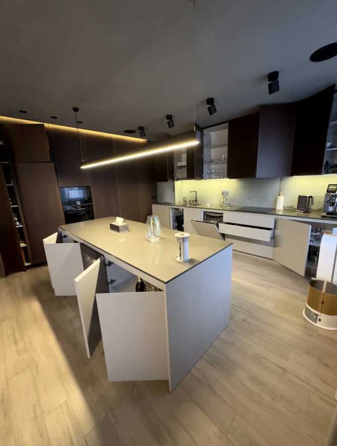 Продажа 2-комнатной квартиры 140 м², Юрия Шумского ул.