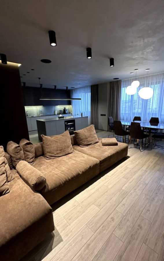 Продажа 2-комнатной квартиры 140 м², Юрия Шумского ул.