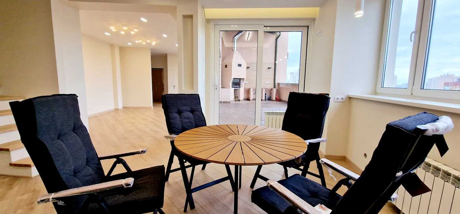 Продажа 4-комнатной квартиры 187 м², Днепровская наб.