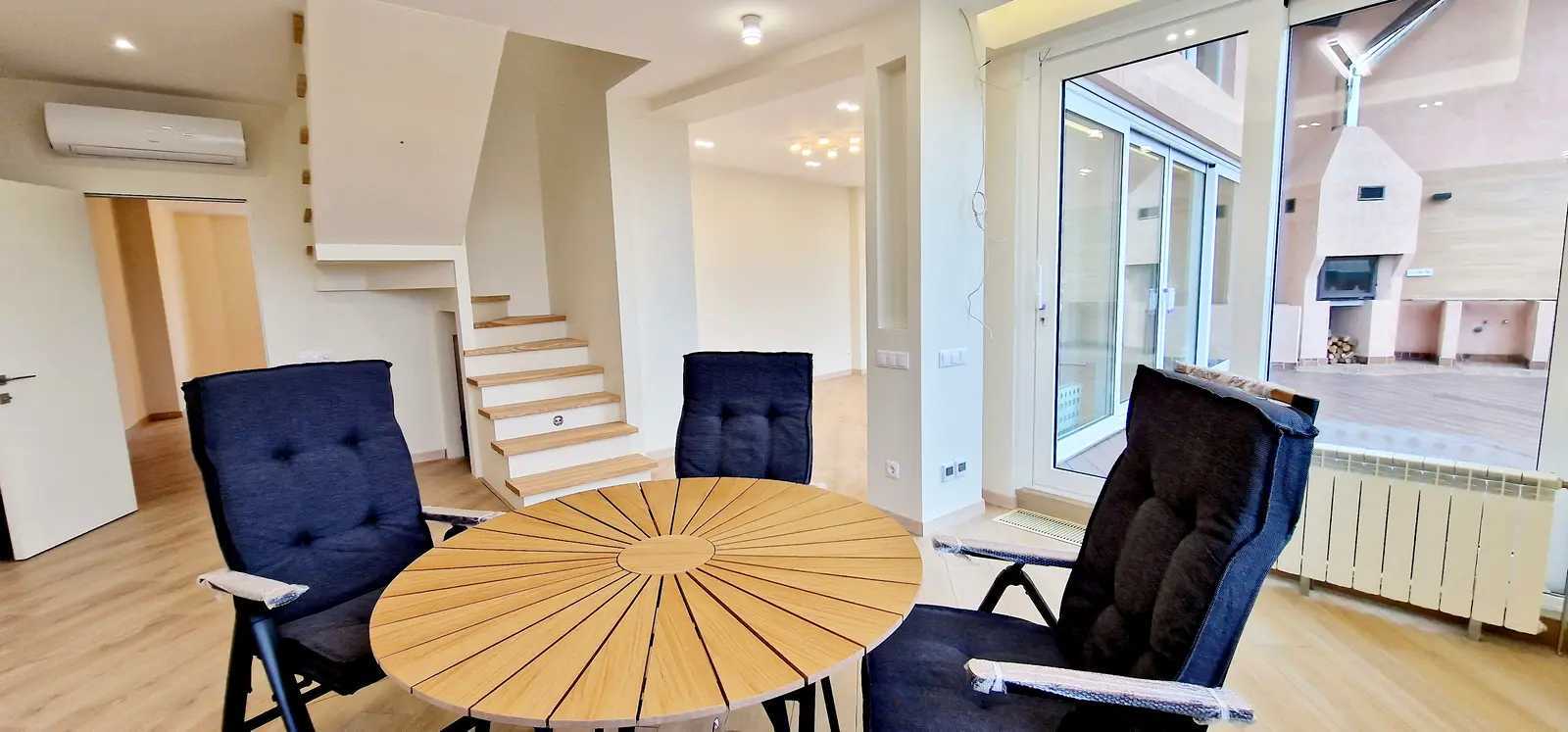 Продажа 4-комнатной квартиры 187 м², Днепровская наб.