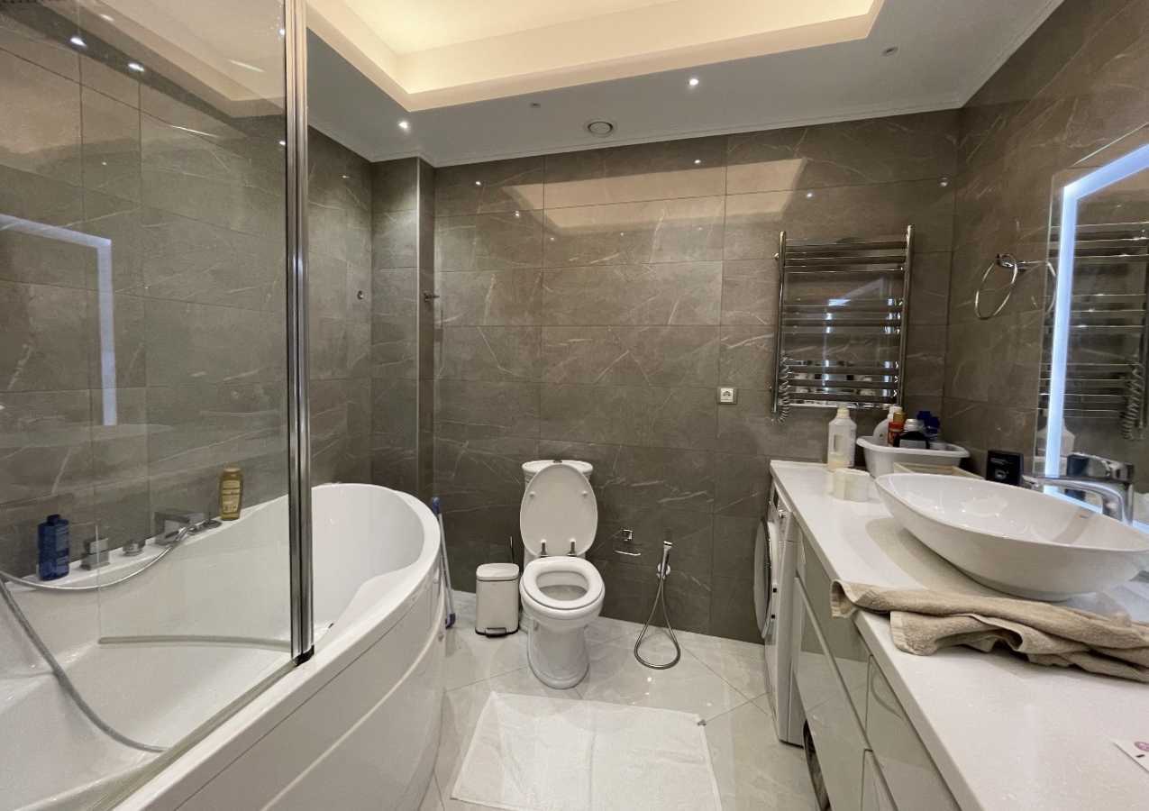 Продажа 4-комнатной квартиры 180 м², Болсуновская ул.