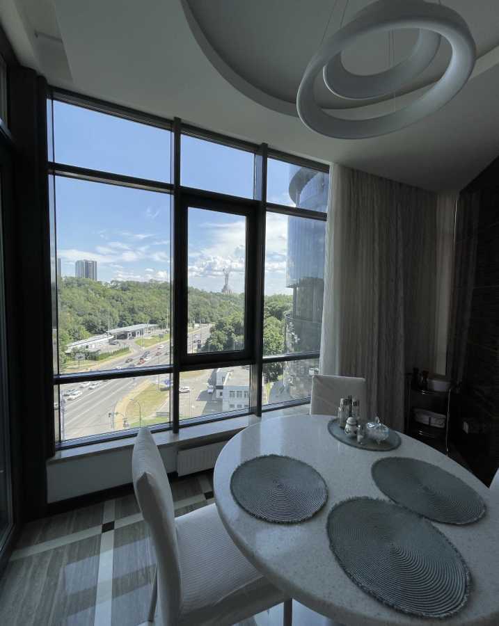 Продажа 4-комнатной квартиры 180 м², Болсуновская ул.