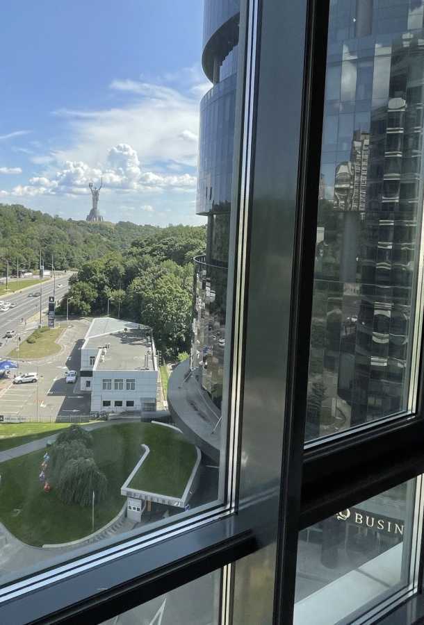 Продажа 4-комнатной квартиры 180 м², Болсуновская ул.