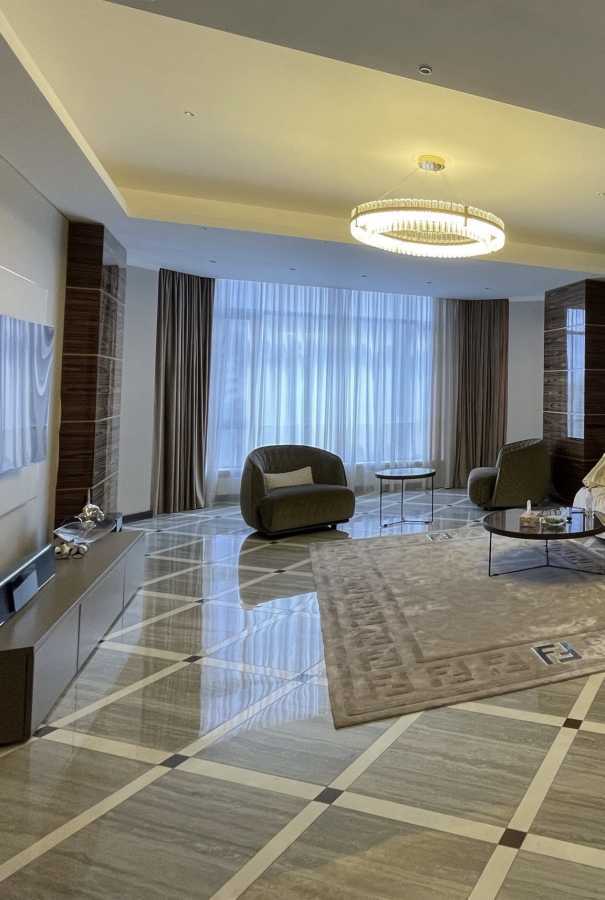 Продажа 4-комнатной квартиры 180 м², Болсуновская ул.