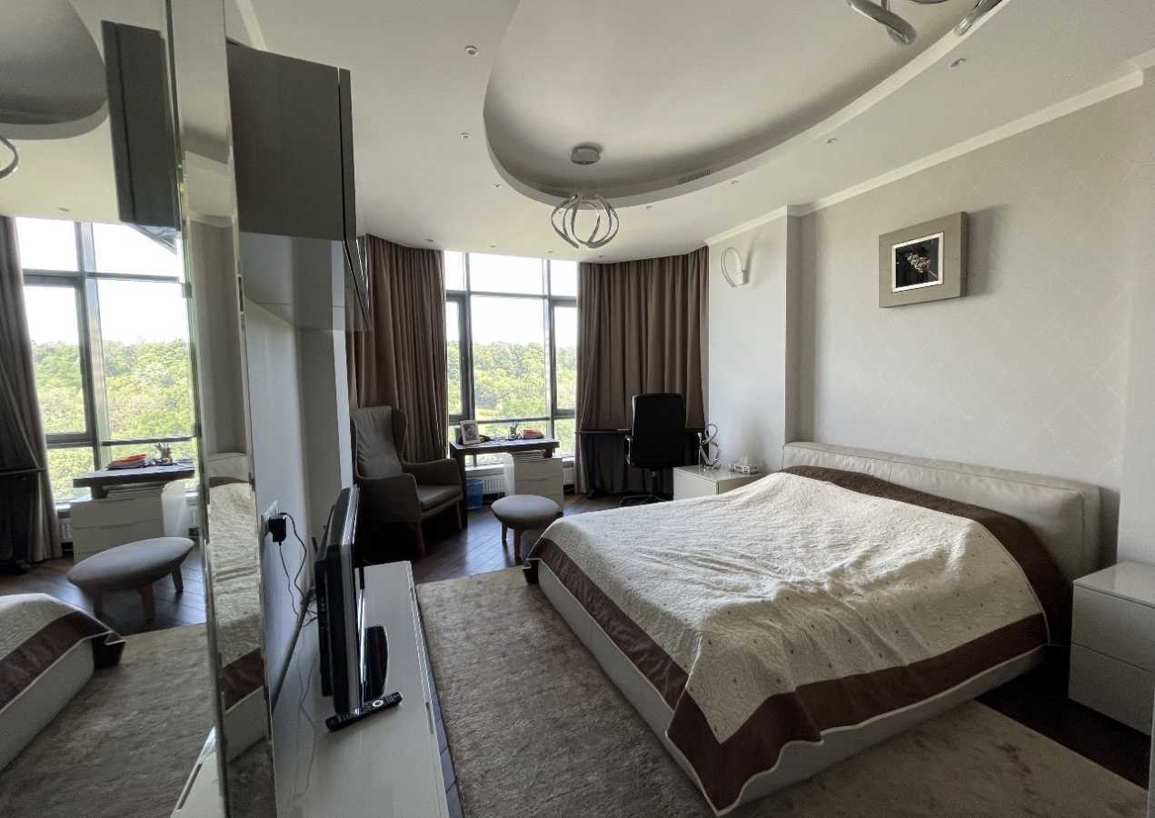 Продажа 4-комнатной квартиры 180 м², Болсуновская ул.