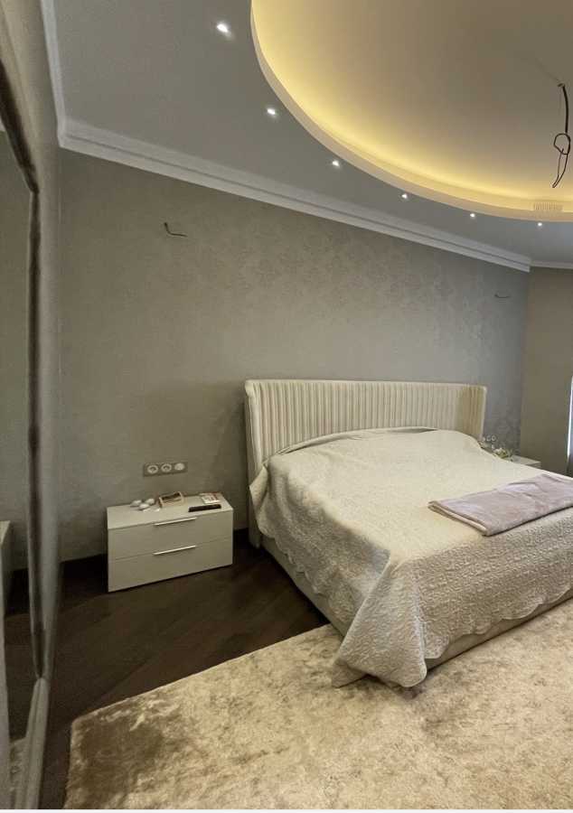 Продажа 4-комнатной квартиры 180 м², Болсуновская ул.