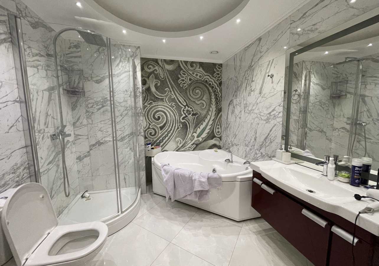 Продажа 4-комнатной квартиры 180 м², Болсуновская ул.