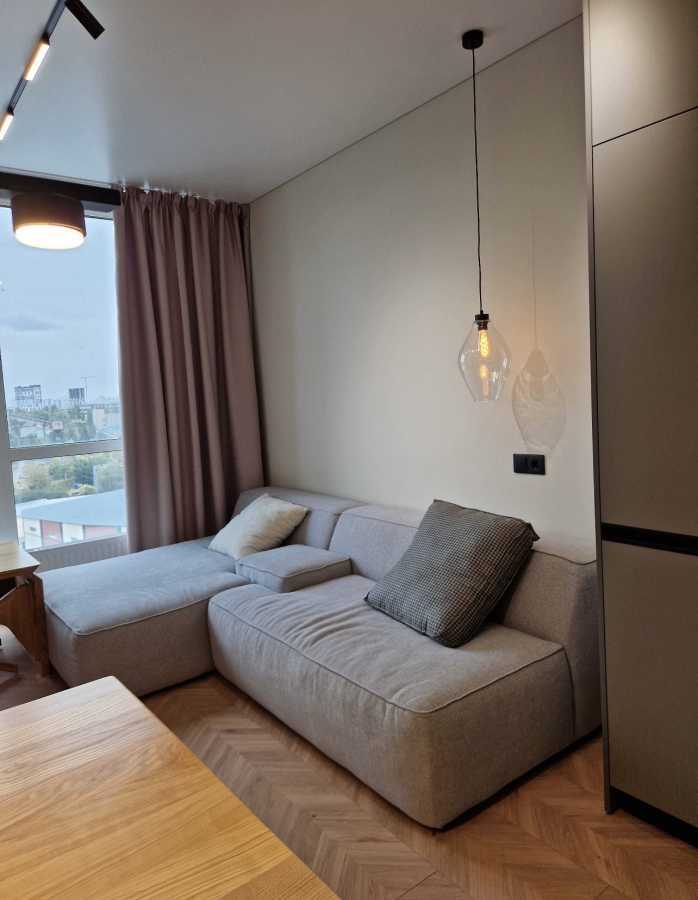 Продаж 1-кімнатної квартири 42 м², Дніпровська наб.