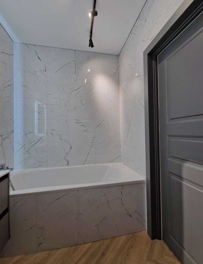 Продаж 1-кімнатної квартири 42 м², Дніпровська наб.