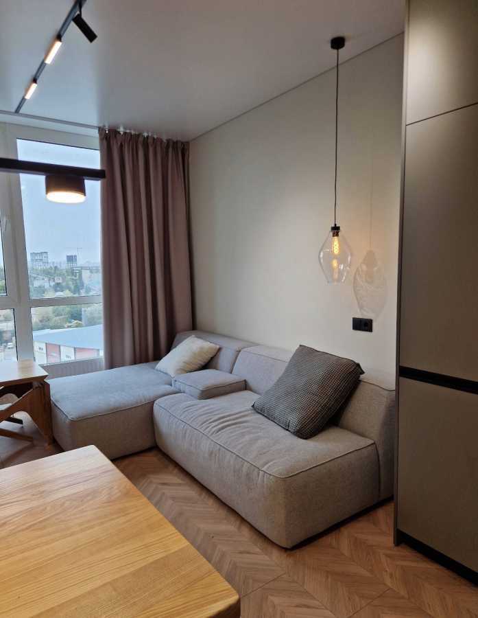 Продаж 1-кімнатної квартири 42 м², Дніпровська наб.