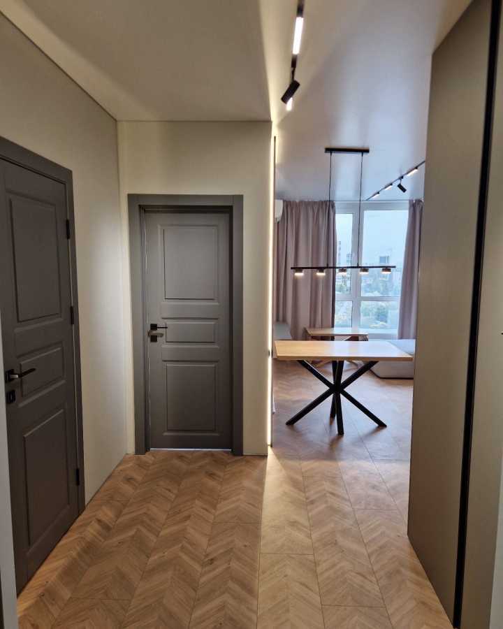 Продаж 1-кімнатної квартири 42 м², Дніпровська наб.