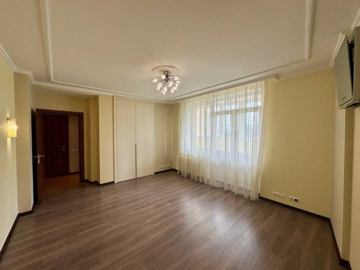 Продажа 4-комнатной квартиры 146.5 м², Раисы Окипной ул., 10