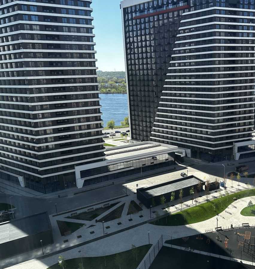 Продаж 3-кімнатної квартири 83 м², Дніпровська наб.