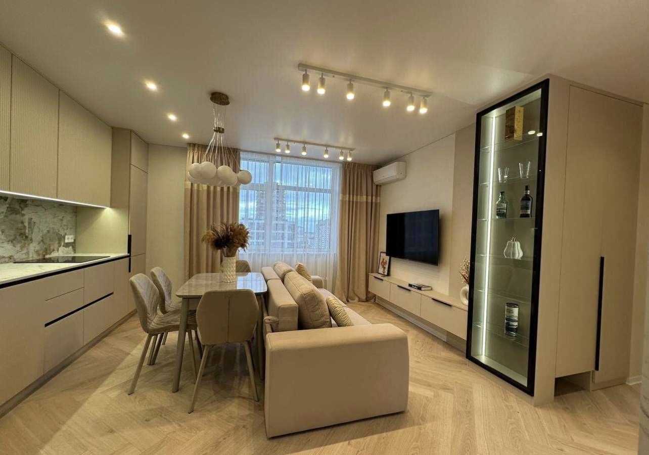 Продажа 2-комнатной квартиры 70 м², Европейская пл., Союза