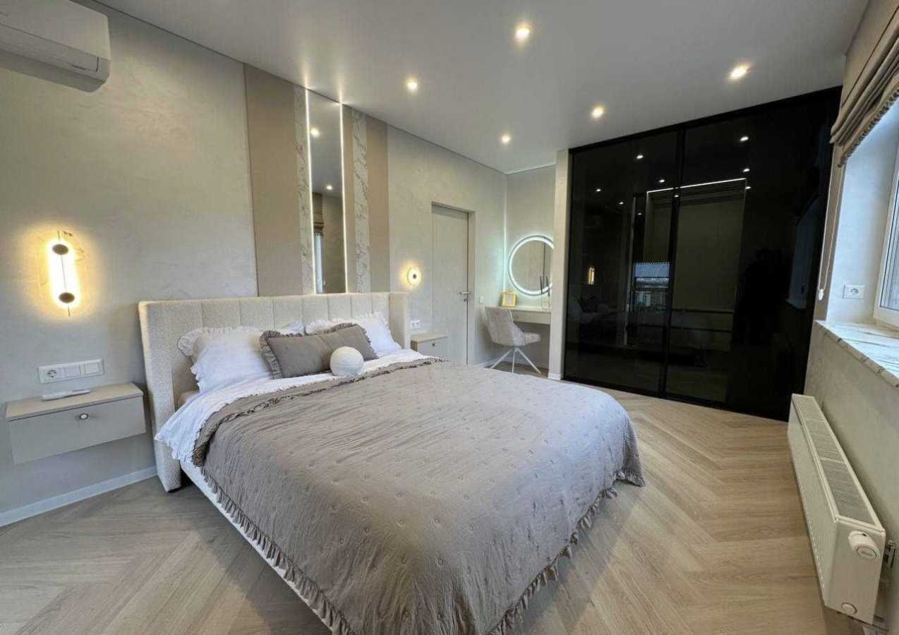 Продажа 2-комнатной квартиры 70 м², Европейская пл., Союза