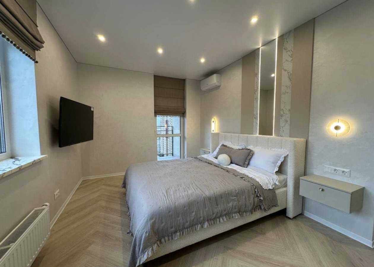 Продажа 2-комнатной квартиры 70 м², Европейская пл., Союза