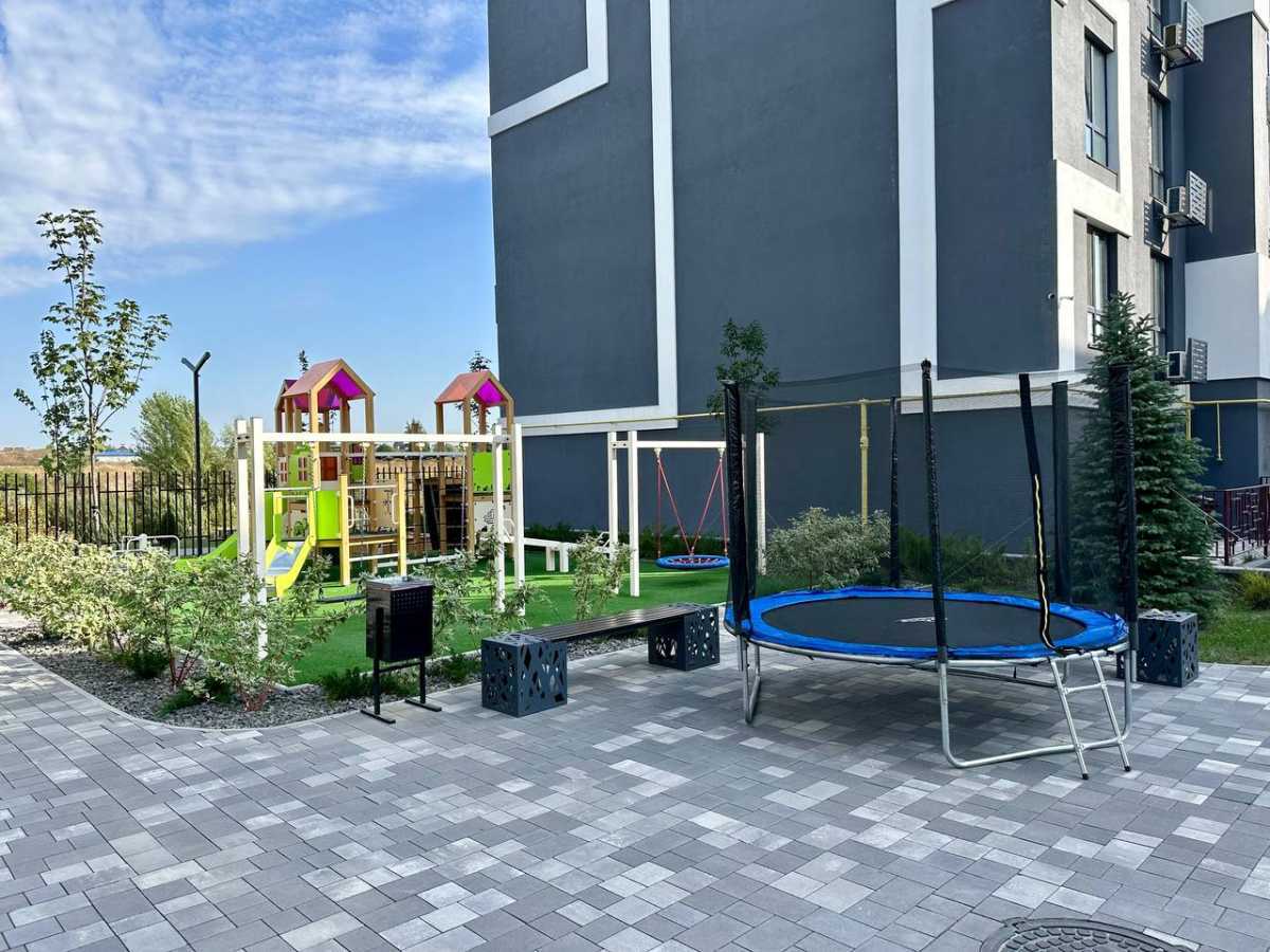 Продаж 1-кімнатної квартири 28 м², Інститутська вул., 5